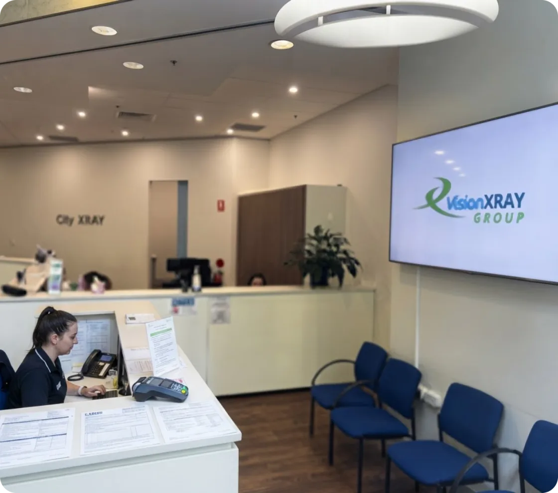 Reception desk and waiting area of a VisionXRAY Group radiology clinic
